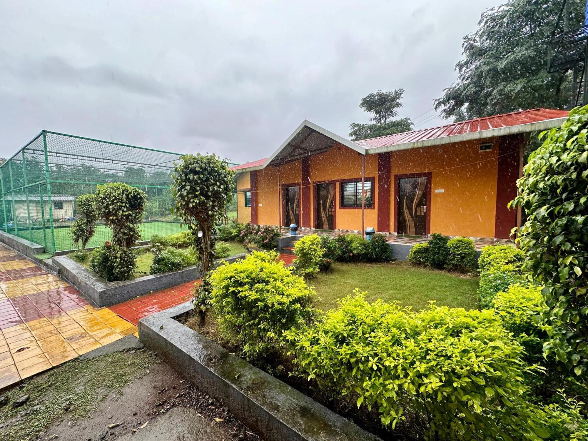 Karjat Ap Resort Extérieur photo